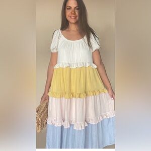 Love Collete colorblock ruffle tiered puff sleeve dress size M
